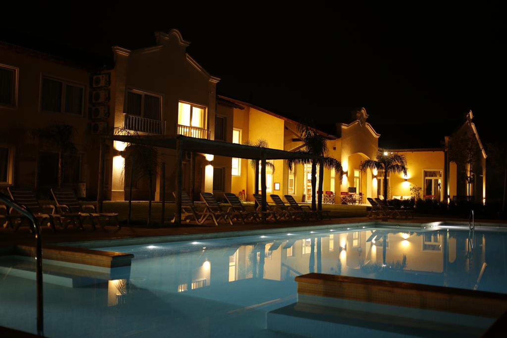 Hotel Howard Johnson Trenque Lauquen Buitenkant foto