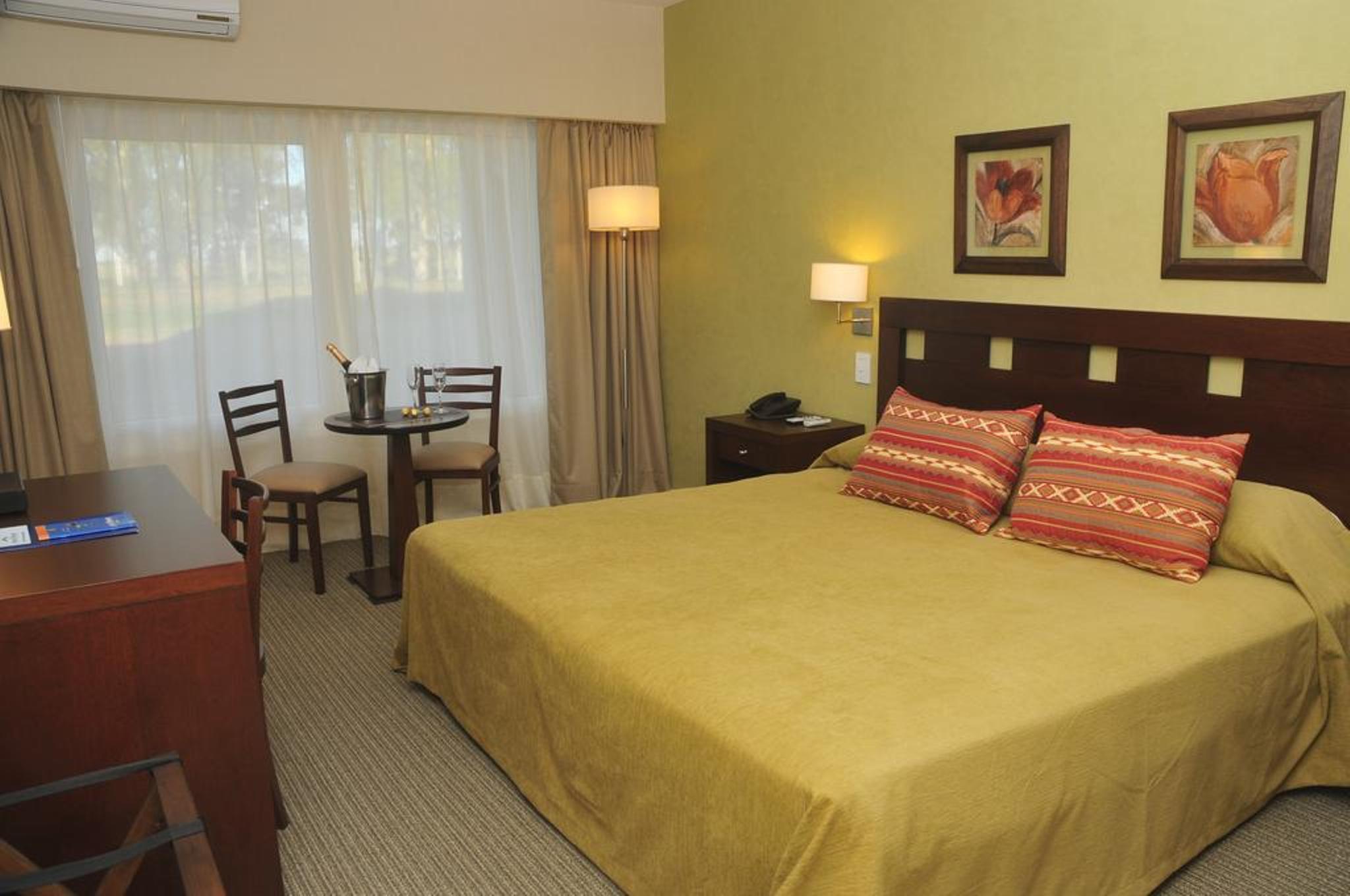 Hotel Howard Johnson Trenque Lauquen Buitenkant foto