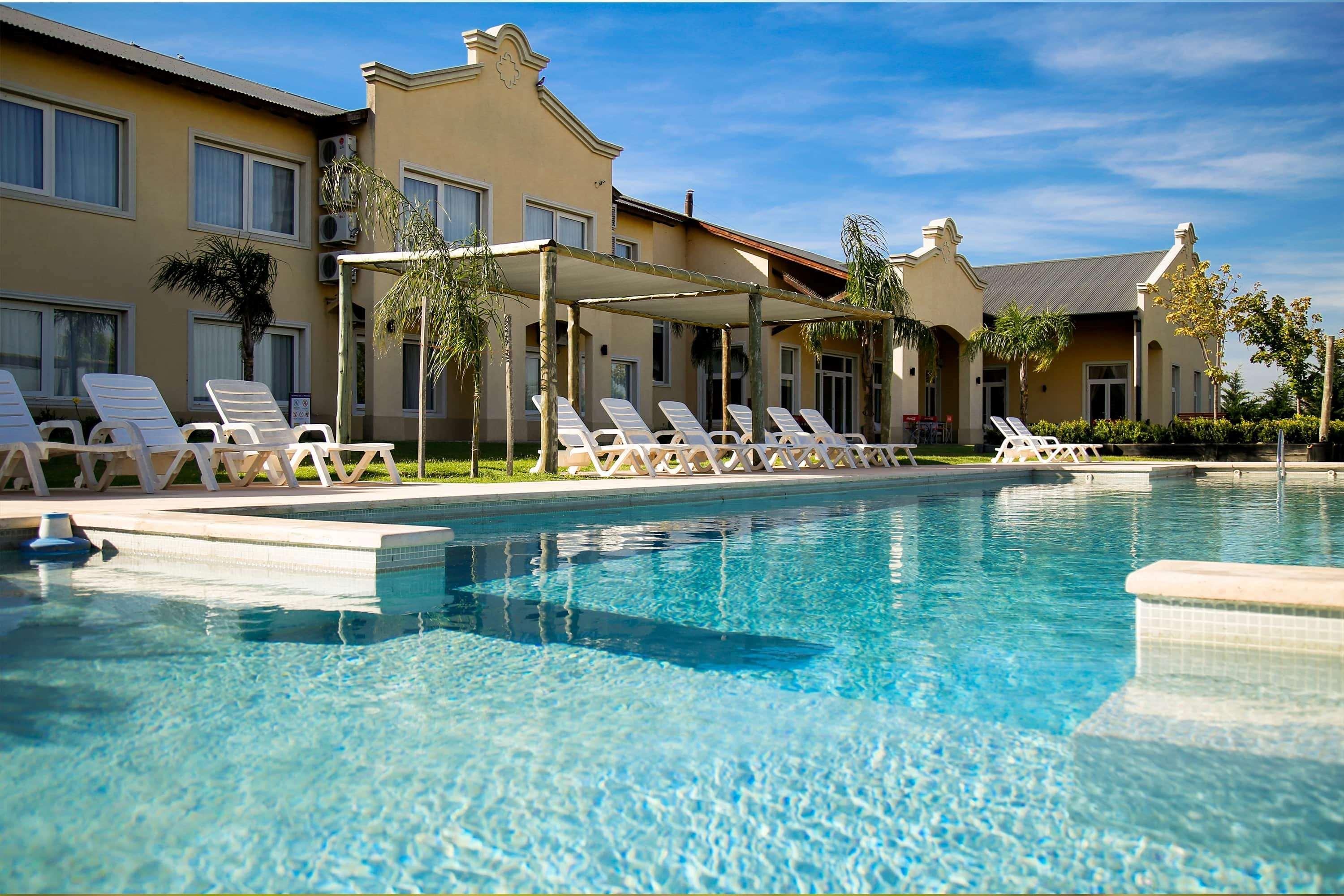 Hotel Howard Johnson Trenque Lauquen Buitenkant foto