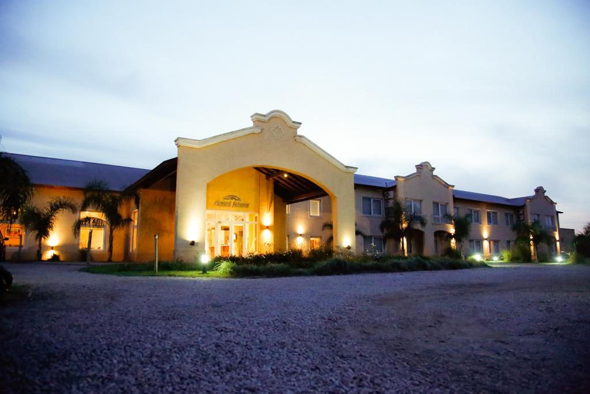 Hotel Howard Johnson Trenque Lauquen Buitenkant foto